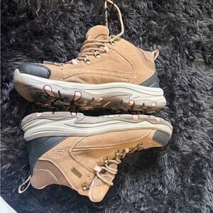 Brand new Skechers Brown and Pink Lace-Up Athletic Shoe